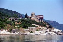 Святой монастырь Ставроникита <p>Ставроникитский монастырь располагается на северо-восточной стороне Святой Горы Афон, на скале возле берега моря.</p>
<p>.</p>